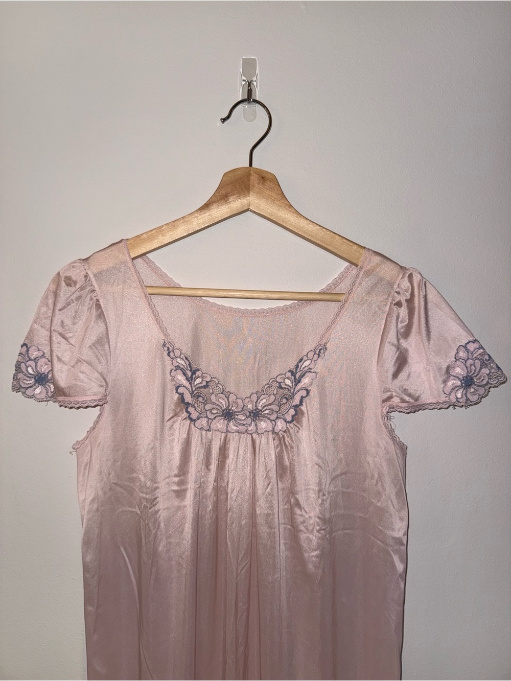 Vintage Women's Pink Lace-Trim Nightgown - Picture 2 of 5
